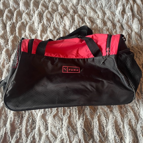 NEW Puma duffle bag. - Picture 3 of 5